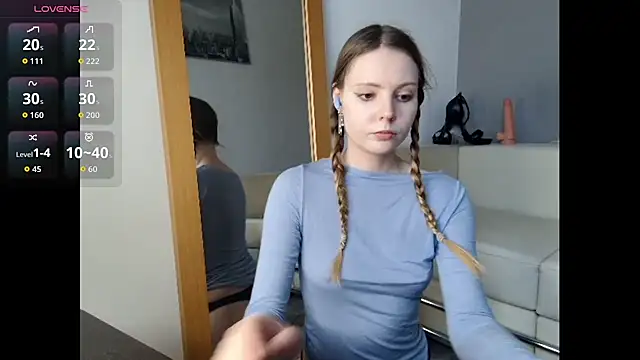 Snapshot of Frosty_Princess chatting on 02-18-26, 12:01 Frosty Princess online show from 02-18-26, 12:01