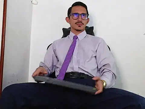 Snapshot of HomeAloneK chatting on 01-15-26, 07:39 HomeAloneK online show from 01-15-26, 07:39