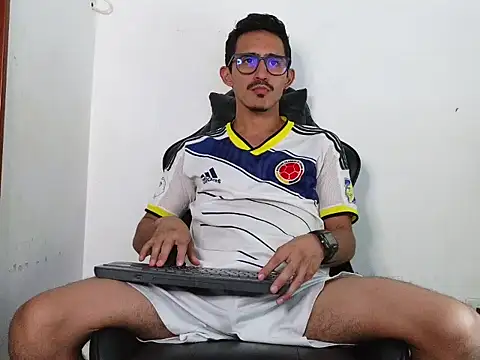 Snapshot of HomeAloneK chatting on 01-16-26, 07:18 HomeAloneK online show from 01-16-26, 07:18