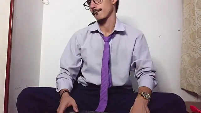 Snapshot of HomeAloneK chatting on 02-12-26, 08:04 HomeAloneK online show from 02-12-26, 08:04