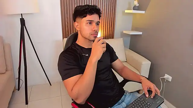 Snapshot of liam_collins21 chatting on 02-18-25, 11:44 liam collins21 online show from 02-18-25, 11:44