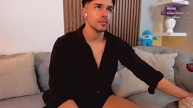Snapshot of liam_collins21 chatting on 03-01-25, 04:44 liam collins21 online show from 03-01-25, 04:44