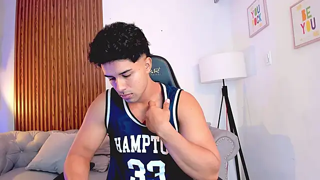 Snapshot of liam_collins21 chatting on 11-01-25, 11:56 liam collins21 online show from 11-01-25, 11:56