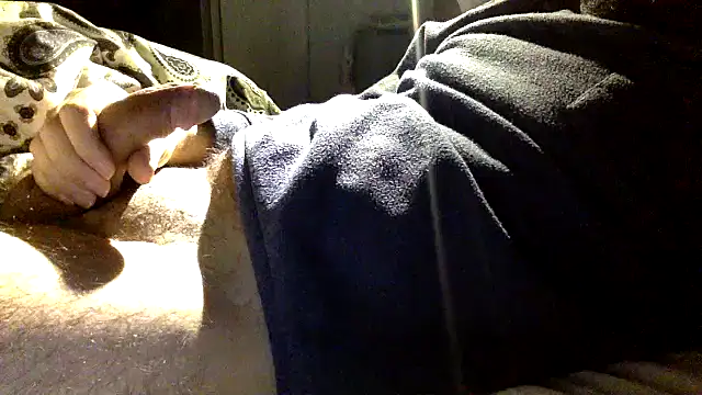 Snapshot of enty-y chatting on 02-15-25, 04:47 enty-y online show from 02-15-25, 04:47