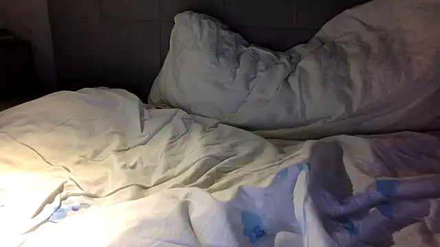 Snapshot of enty-y chatting on 03-15-25, 05:15 enty-y online show from 03-15-25, 05:15