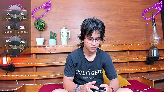 Snapshot of alex_477 chatting on 03-06-25, 11:36 alex 477 online show from 03-06-25, 11:36