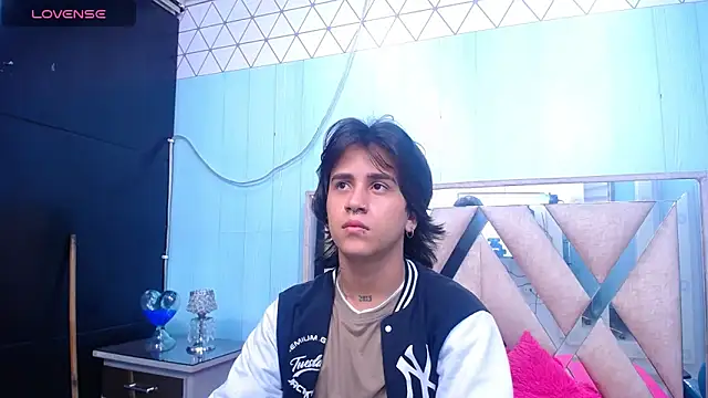 Snapshot of alex_477 chatting on 03-08-25, 11:27 alex 477 online show from 03-08-25, 11:27