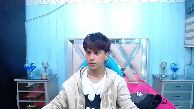 Snapshot of alex_477 chatting on 09-23-25, 11:35 alex 477 online show from 09-23-25, 11:35