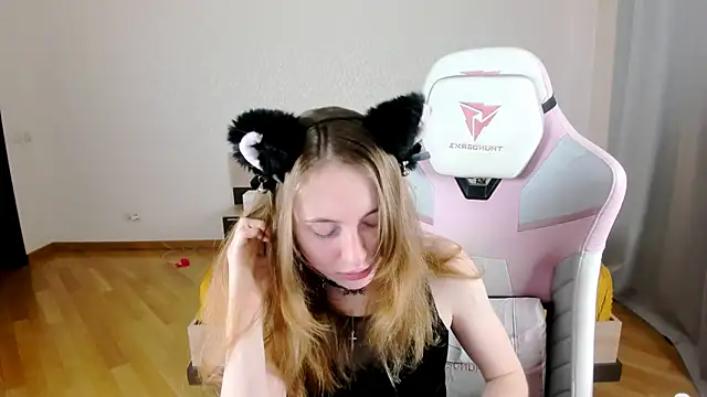 Cowell Adelina online show from 09-21-25, 11:34