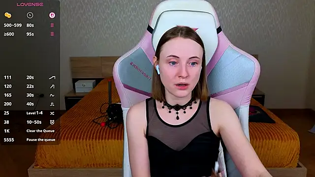 Snapshot of Cowell_Adelina chatting on 05-19-26, 09:37 Cowell Adelina online show from 05-19-26, 09:37