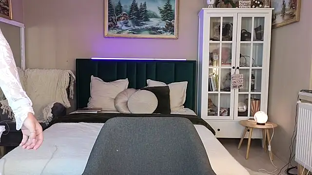 JoanneGG online show from 02-18-25, 08:38