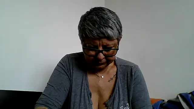 roseblak42 online show from 03-08-26, 08:29