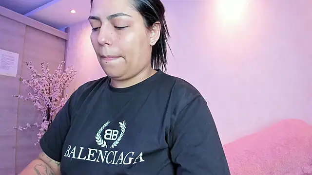 Snapshot of kiana_cream chatting on 10-11-25, 11:42 kiana cream online show from 10-11-25, 11:42