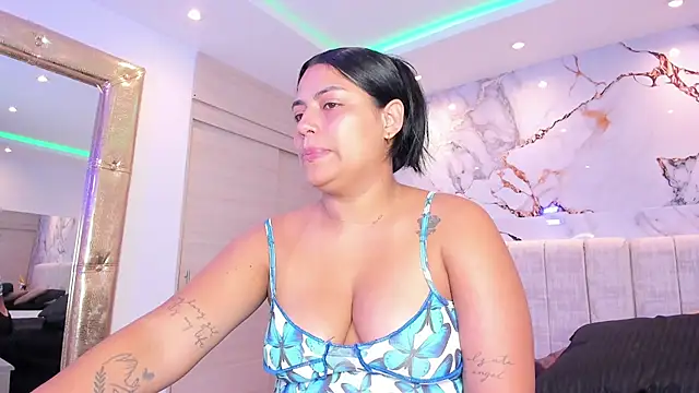 Snapshot of kiana_cream chatting on 11-07-25, 11:32 kiana cream online show from 11-07-25, 11:32