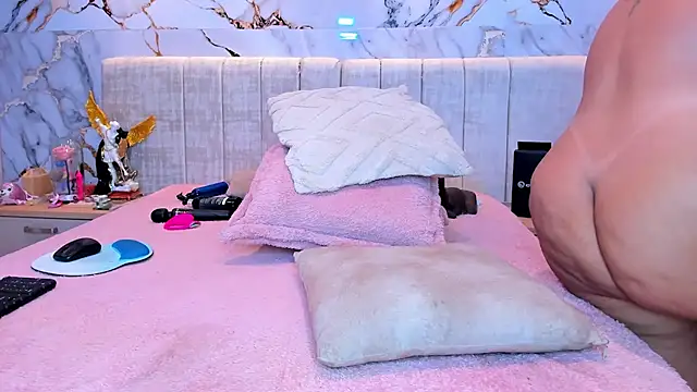 kiana cream online show from 03-14-26, 11:54