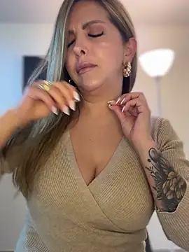 Snapshot of _Abril-Office1 chatting on 11-14-25, 01:10 Abril-Office1 online show from 11-14-25, 01:10