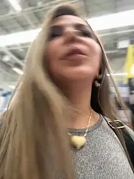 Snapshot of _Abril-Office1 chatting on 11-18-25, 05:28 Abril-Office1 online show from 11-18-25, 05:28