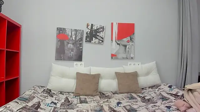 Snapshot of Tiny_JuJu chatting on 11-21-25, 01:15 Tiny JuJu online show from 11-21-25, 01:15