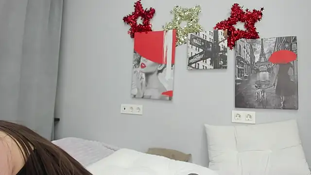 Snapshot of Tiny_JuJu chatting on 12-15-25, 01:21 Tiny JuJu online show from 12-15-25, 01:21