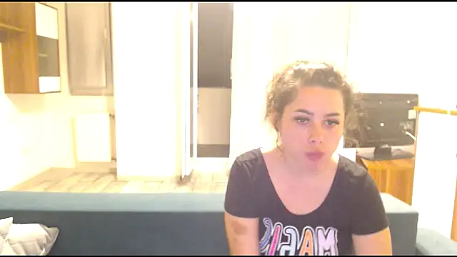 LovelyJulliette online show from 03-12-25, 06:00