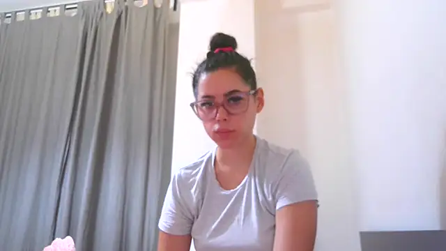 LovelyJulliette online show from 10-18-25, 05:03