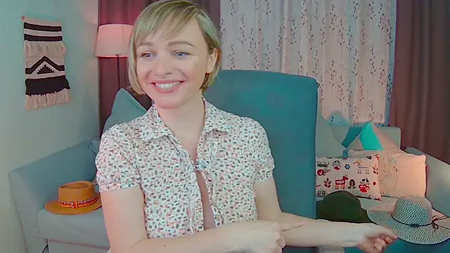 NandiSmile online show from 02-18-25, 04:05