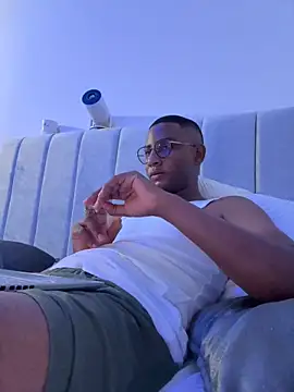 Snapshot of Arwens_bell08 chatting on 01-12-25, 01:21 Arwens bell08 online show from 01-12-25, 01:21