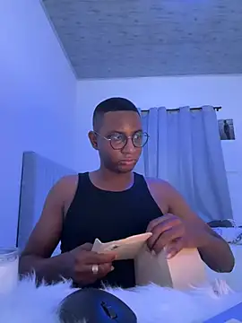 Snapshot of Arwens_bell08 chatting on 02-06-25, 12:33 Arwens bell08 online show from 02-06-25, 12:33