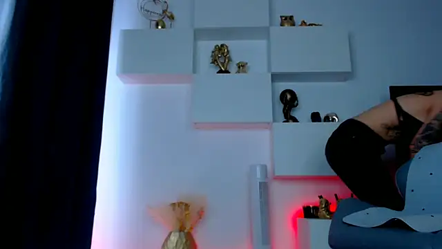 arianatattoos online show from 09-22-25, 07:32