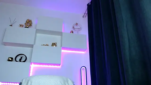 arianatattoos online show from 04-09-26, 05:51