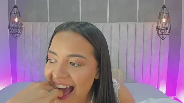 lea gray online show from 10-07-25, 07:33