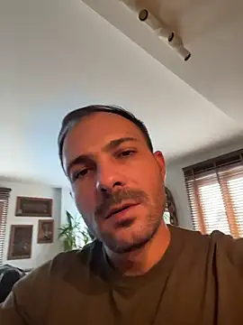 Snapshot of Adventurehotman chatting on 11-11-25, 01:44 Adventurehotman online show from 11-11-25, 01:44