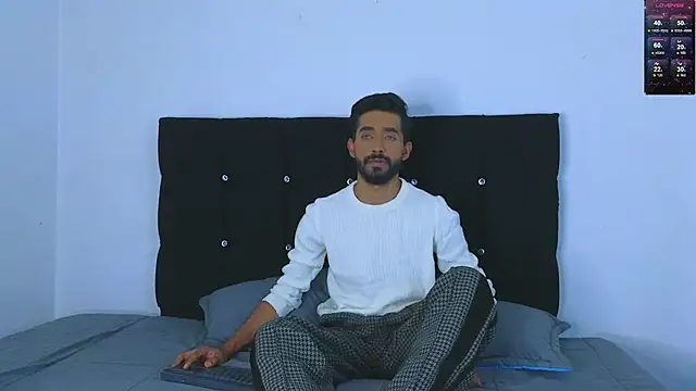 Snapshot of dereck_hotsoon chatting on 01-30-25, 12:39 dereck hotsoon online show from 01-30-25, 12:39