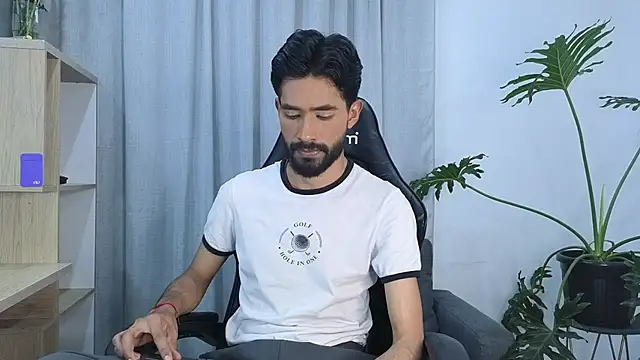 Snapshot of dereck_hotsoon chatting on 02-27-25, 01:05 dereck hotsoon online show from 02-27-25, 01:05