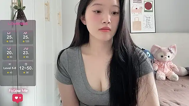 Snapshot of rose-u chatting on 06-25-26, 12:43 rose-u online show from 06-25-26, 12:43