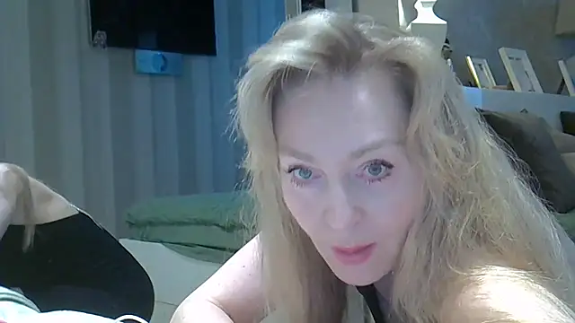 ZarinaSwift online show from 04-18-26, 07:56