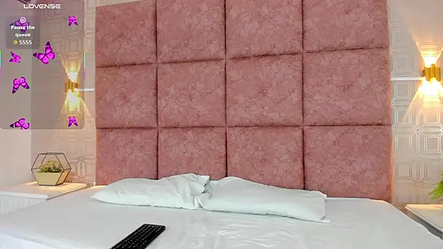 LiaVelez online show from 03-09-26, 01:48