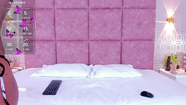 LiaVelez online show from 04-07-26, 01:44