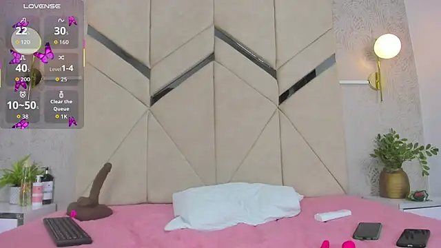 LiaVelez online show from 04-17-26, 01:58