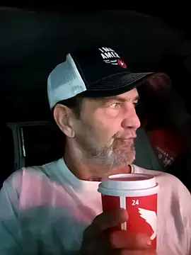 Hotbodyscottie online show from 12-18-24, 10:30