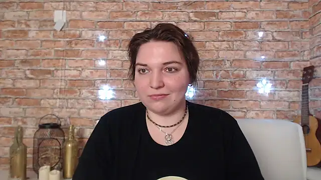 Amelia Kiss  online show from 12-30-24, 03:47