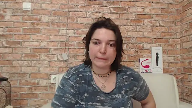 Amelia Kiss  online show from 10-25-25, 12:40