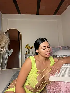 Snapshot of Sol_Miller chatting on 03-18-25, 11:09 Sol Miller online show from 03-18-25, 11:09
