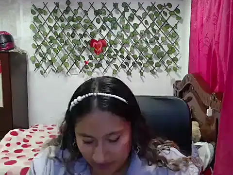 Snapshot of EmilyLove1014 chatting on 12-01-24, 10:21 EmilyLove1014 online show from 12-01-24, 10:21