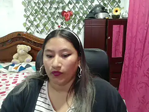 Snapshot of EmilyLove1014 chatting on 12-31-24, 12:54 EmilyLove1014 online show from 12-31-24, 12:54