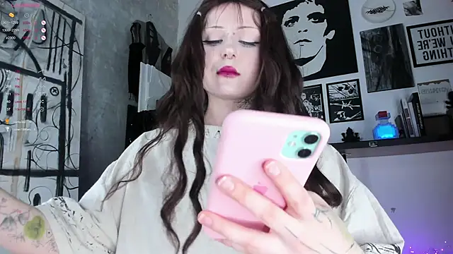 Snapshot of little_grinch666 chatting on 12-27-24, 11:21 little grinch666 online show from 12-27-24, 11:21