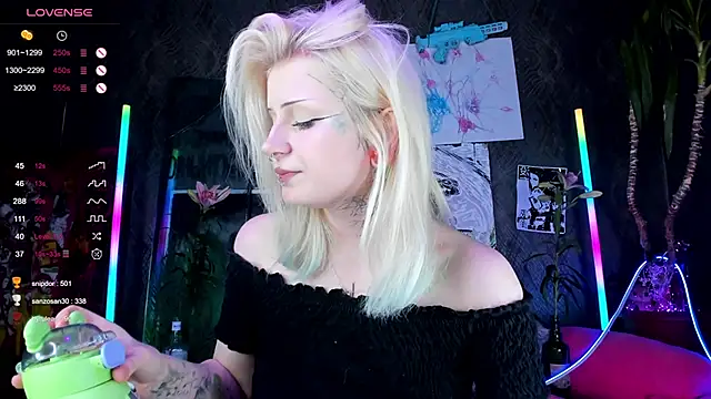 Snapshot of little_grinch666 chatting on 03-03-25, 11:03 little grinch666 online show from 03-03-25, 11:03