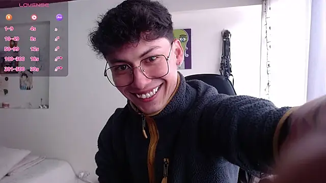 Snapshot of Amahd696 chatting on 01-12-26, 07:30 Amahd696 online show from 01-12-26, 07:30