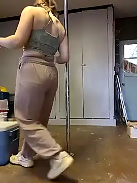 Snapshot of curvycakecutie chatting on 03-09-26, 06:56 curvycakecutie online show from 03-09-26, 06:56