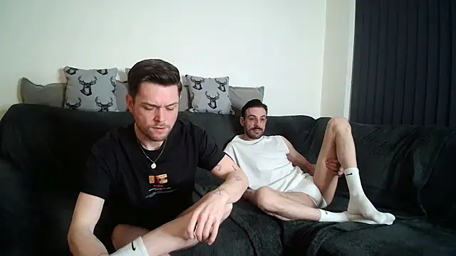 Snapshot of twotwinkhusbandss chatting on 02-27-26, 09:04 twotwinkhusbandss online show from 02-27-26, 09:04